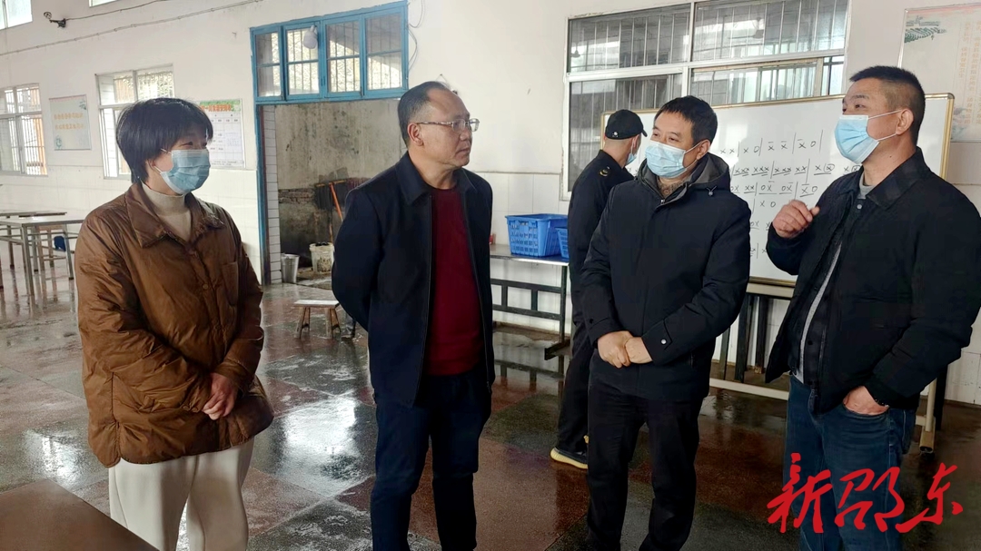 罗健康到火厂坪镇调研安全生产、环保整治与春耕备耕等工作