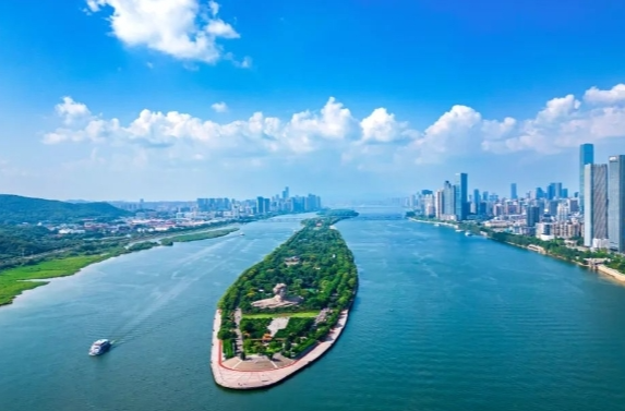 这座“网红”城市，凭啥硬核出圈？