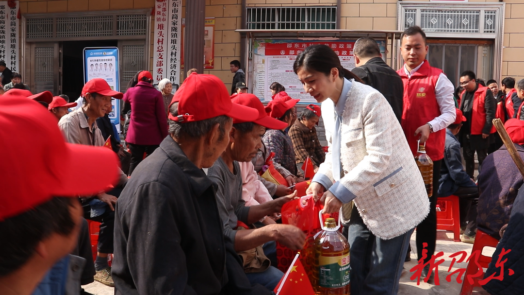 邵东市民政局到简家陇镇堆头村开展爱心慰问