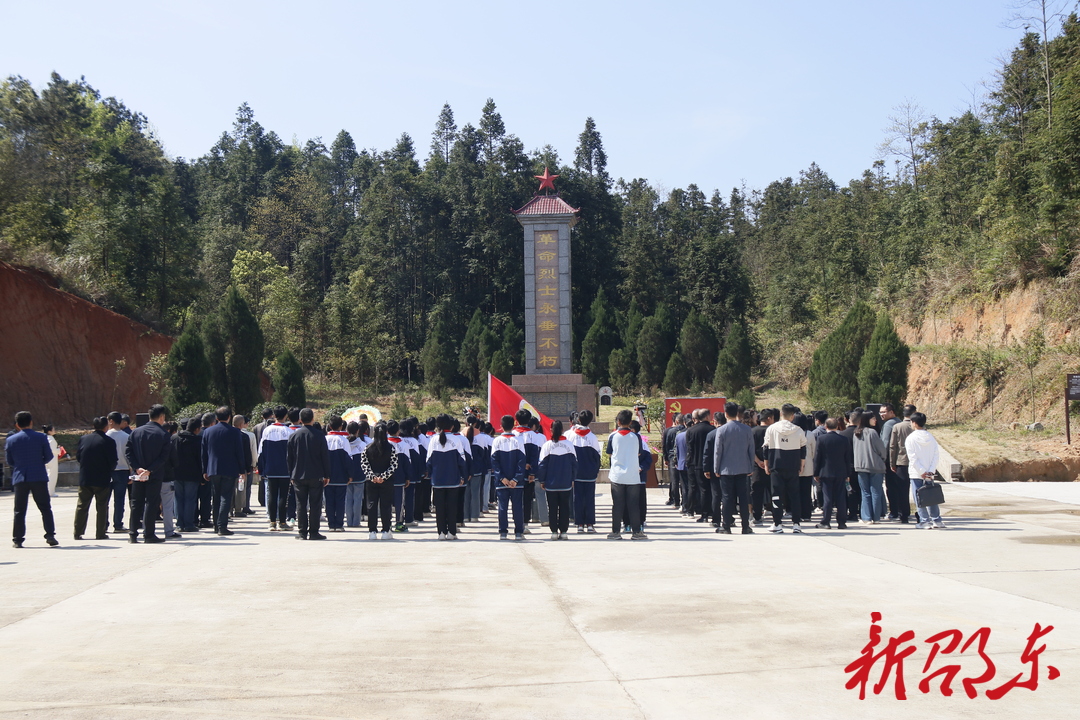 中国国际文化促进会国防教育文化委员会到灵官殿缅怀祭奠英烈