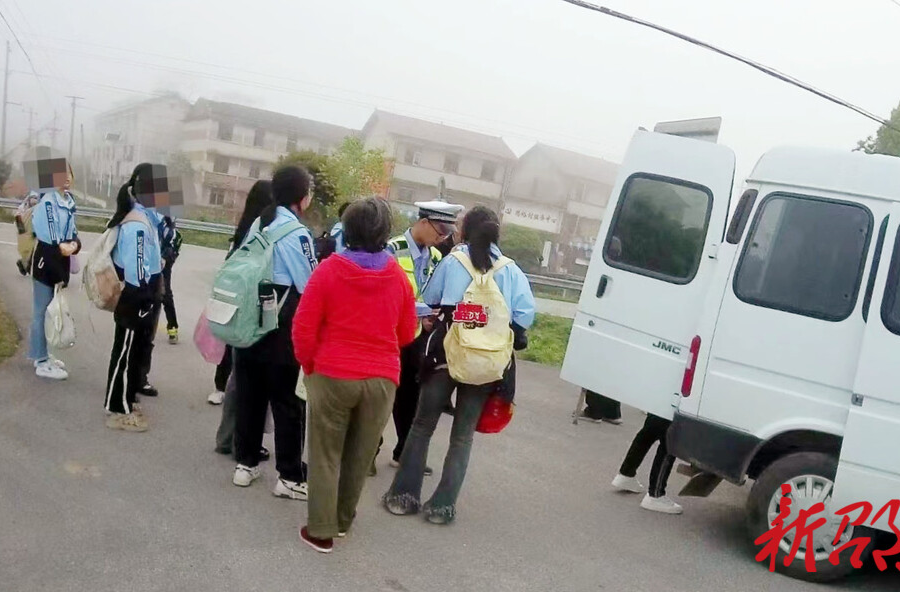 邵东：“黑校车”超载16人 驾驶人被刑事立案侦查