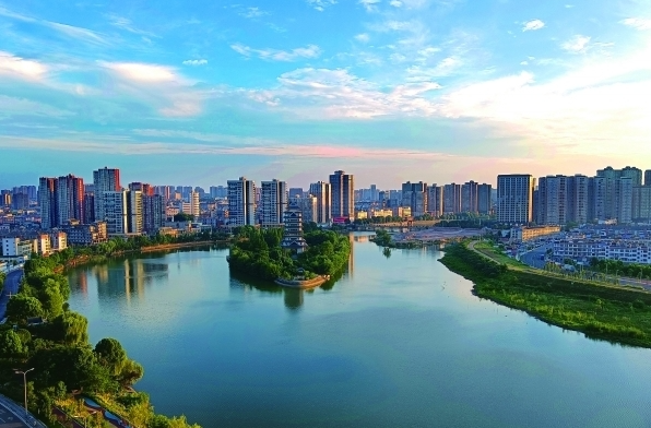 写在蓝天碧水间的“生态答卷”