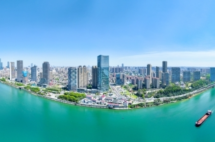 护蓝天碧水 绘美丽画卷