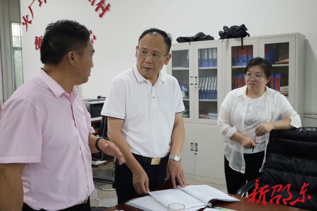 罗健康到火厂坪镇督查防汛、安全生产等当前重点工作