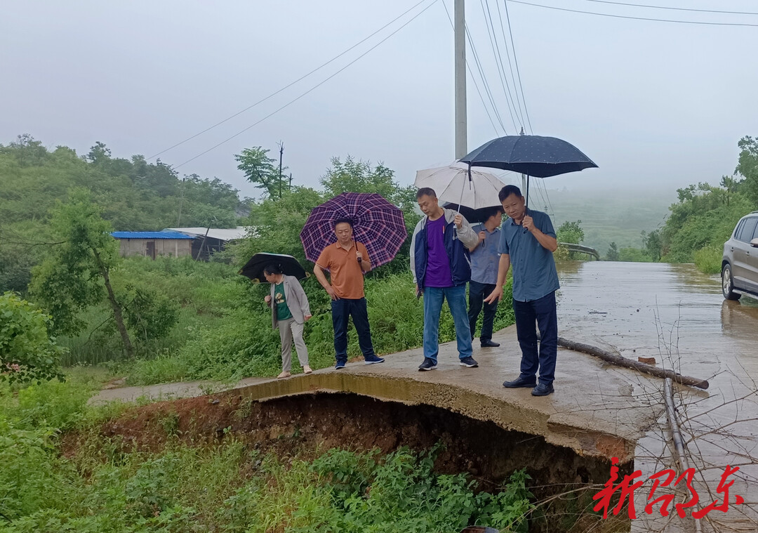 邵东市融媒体中心到帮扶村开展防汛工作