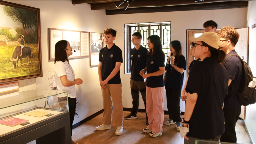 湖南师范大学体育学院“领梦者·未来”暑期社会实践团参观贺绿汀故居