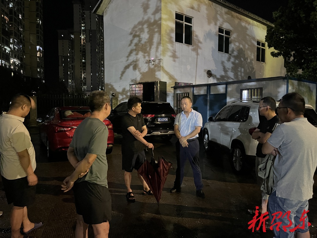 邵东干群众志成城打响防汛抗洪战