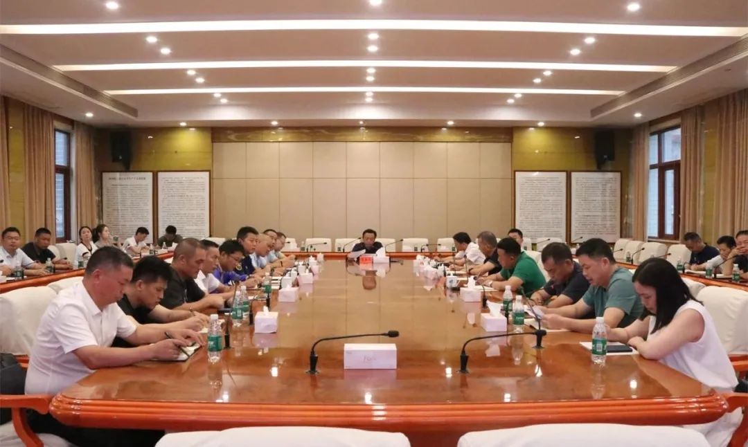 周玉凡主持召开防汛紧急视频会商会