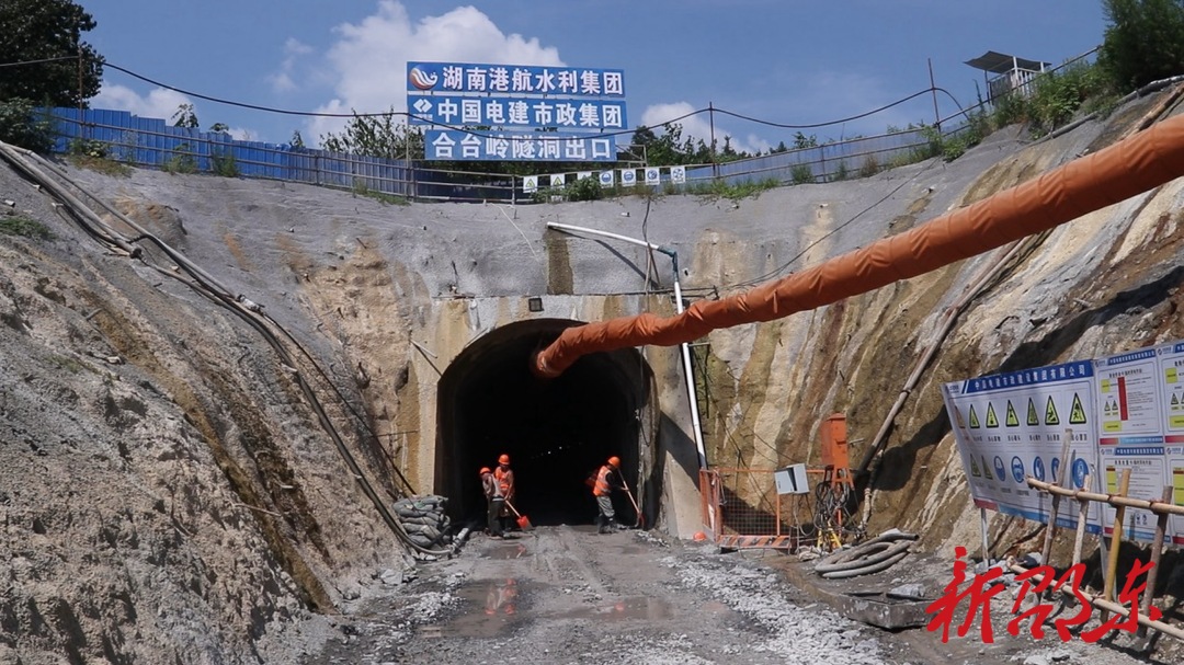 烈日下的坚守：保进度赶工期 有序推进项目建设