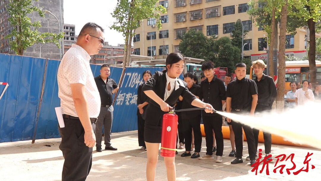 邵东市文旅广体局开展歌舞娱乐场所应急逃生救援演练
