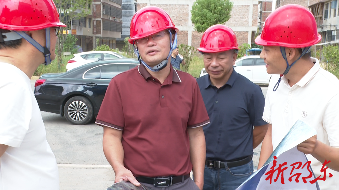 黄负平调研重点项目建设与优化营商环境工作