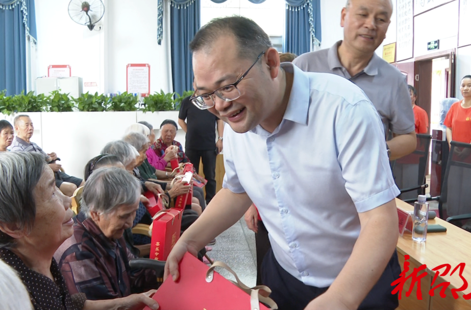 陈业华走访慰问敬老院老人