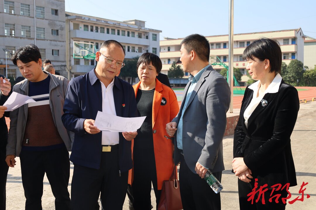 罗健康到火厂坪镇督查当前重点工作