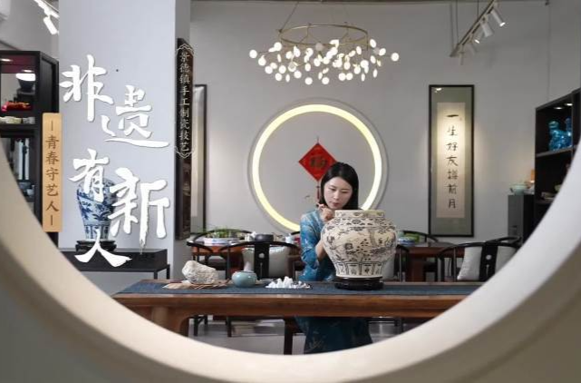 文化中国行|景德镇手工制瓷技艺：传世青花 承袭千年的泥与火之歌