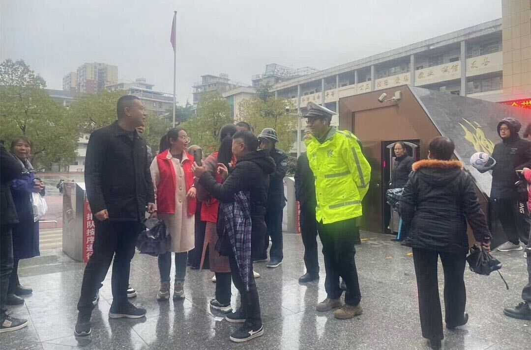 邵东市两市塘街道：精准发力 筑牢校园安全防线