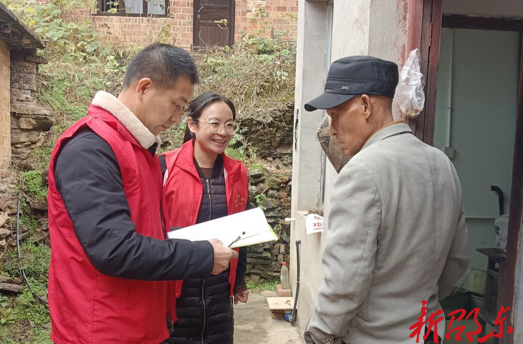 迈进“门槛” 走进“心坎”  邵东两市塘街道开展“爱我邵东・万名干部访万户”敲门行动