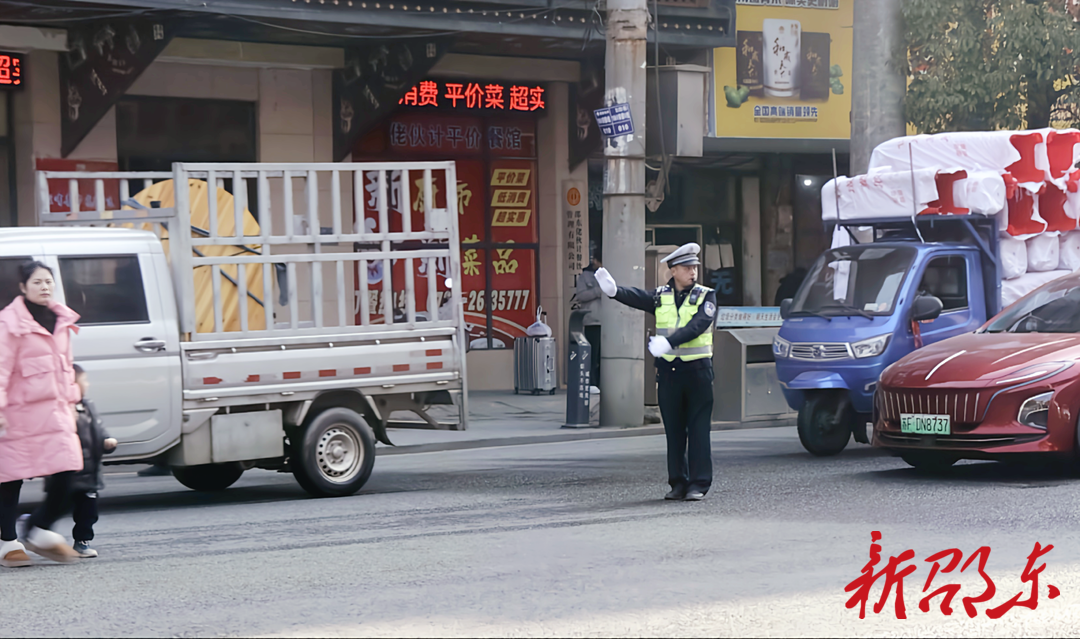 情满春运路 | 邵东交警：春运执勤不松懈 守护万家团圆路