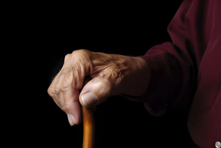 被电诈团伙利用的农村老年人