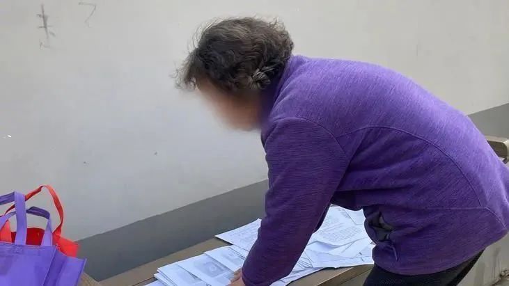 领免费鸡蛋后被起诉！这些骗局专坑老年人！