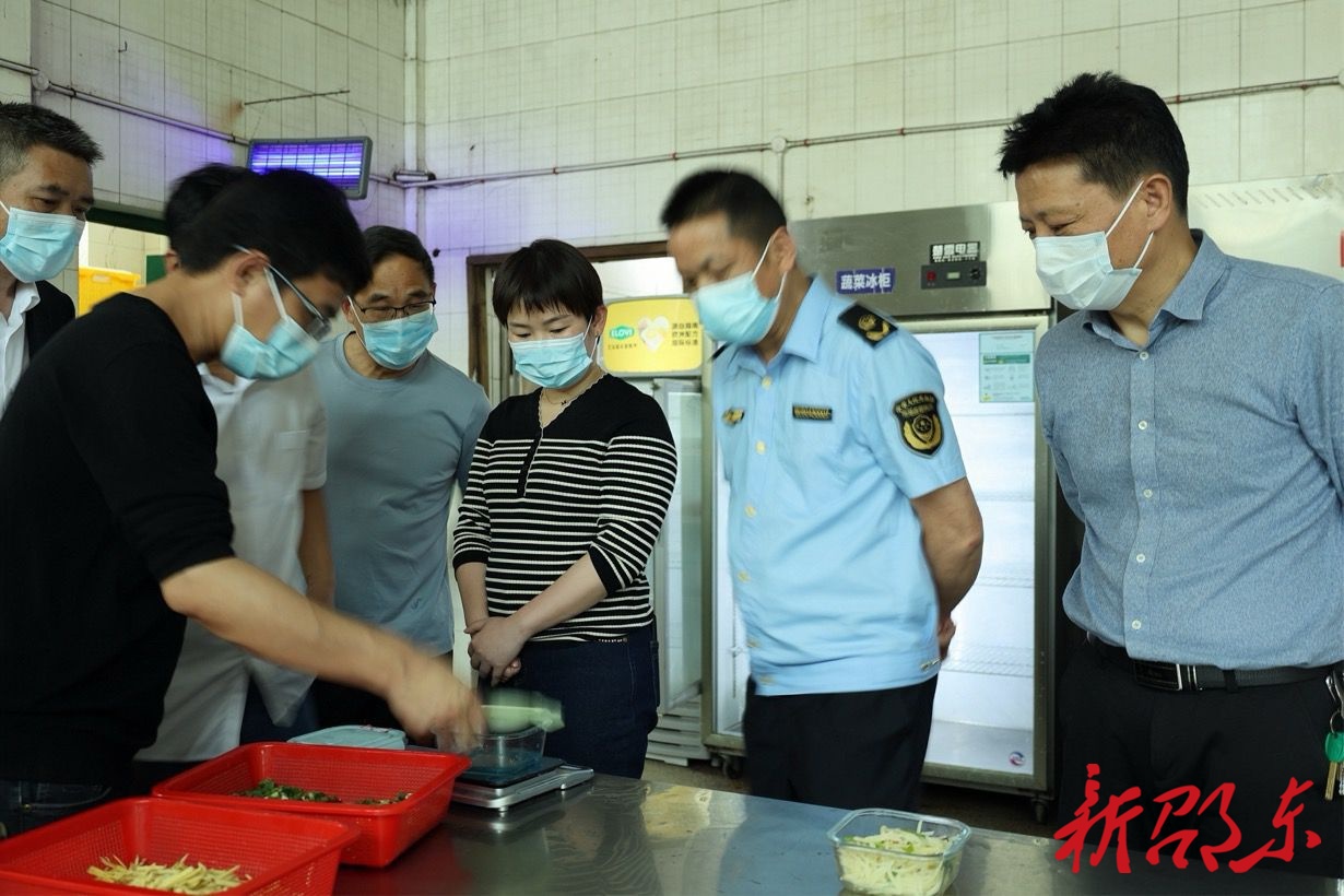 邵东市领导到学校开展食品安全与卫生专项检查