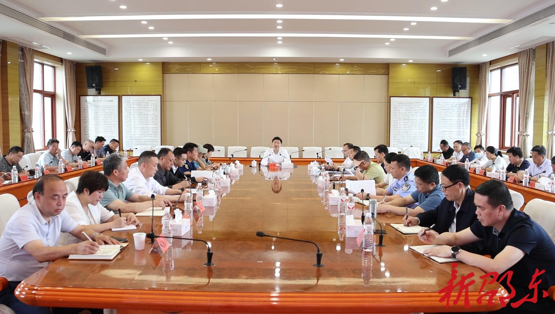 付凯军主持召开端午节前安全生产工作调度会