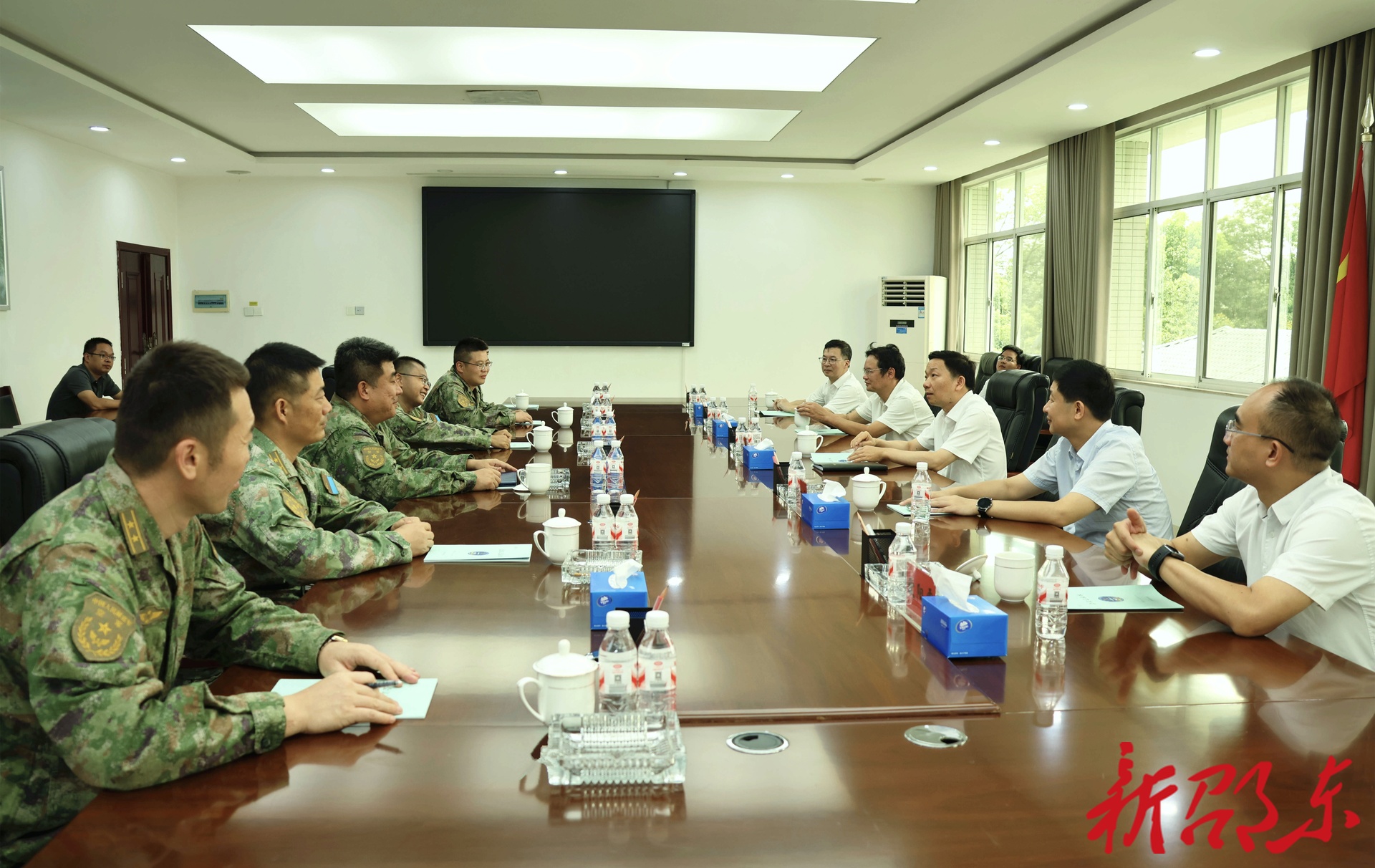李国军、付凯军走访慰问驻邵部队官兵和消防救援人员