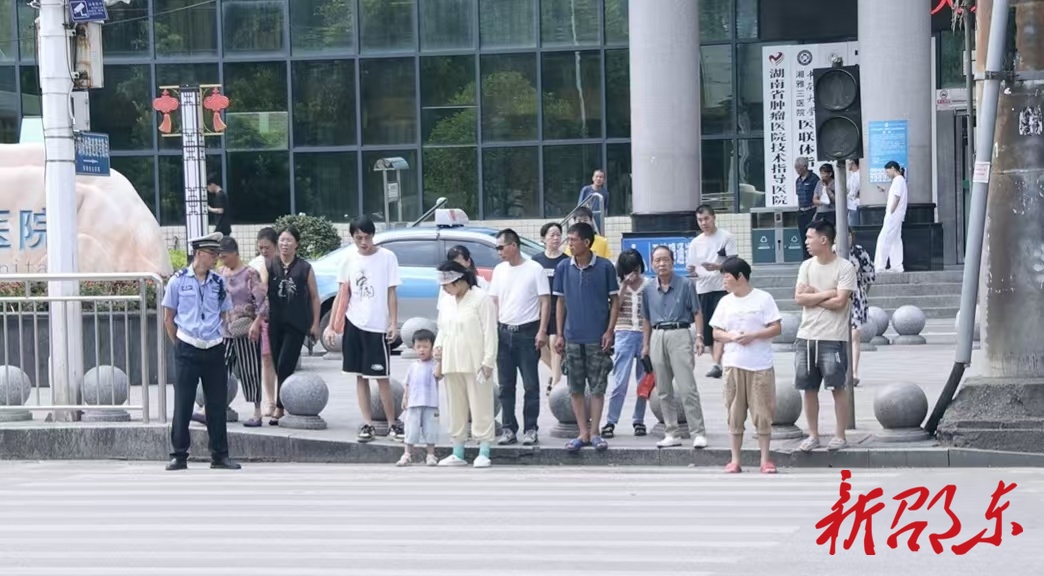 烈日下的坚守 | 交警无惧 “烤” 验  坚守当“夏”平安