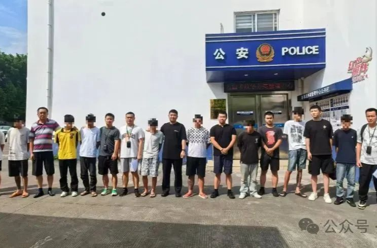 “我要报警，我百把万取不出来了！”