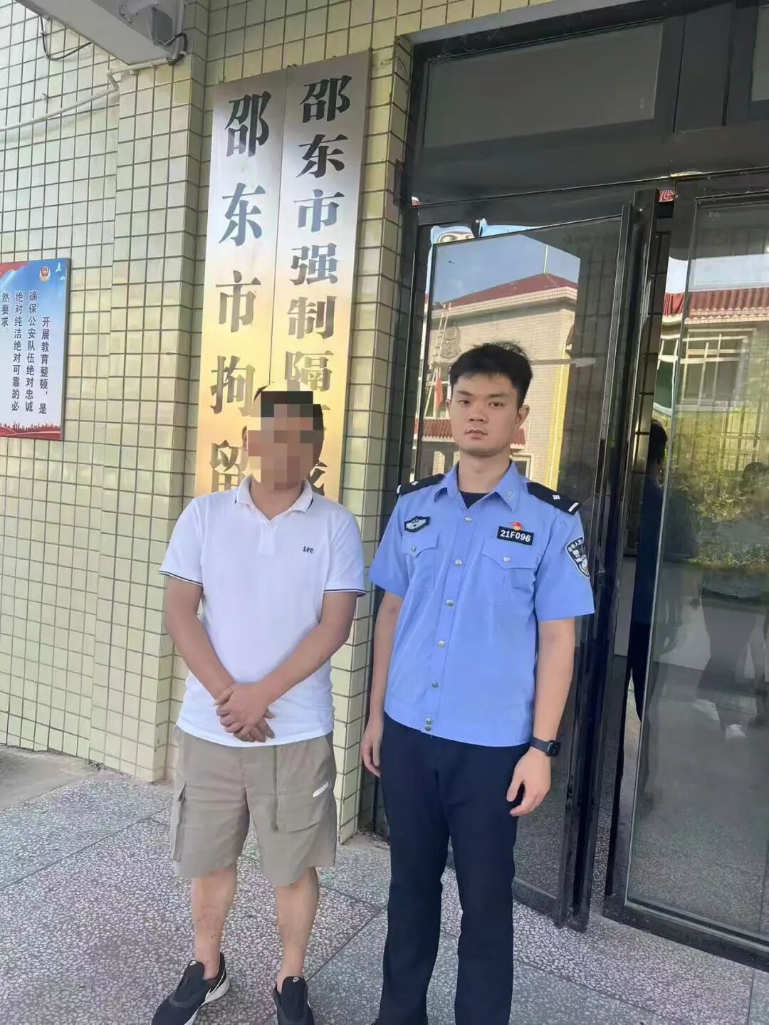 贴涉诈小卡片“深夜再就业”？邵东警方：“拘”没商量！