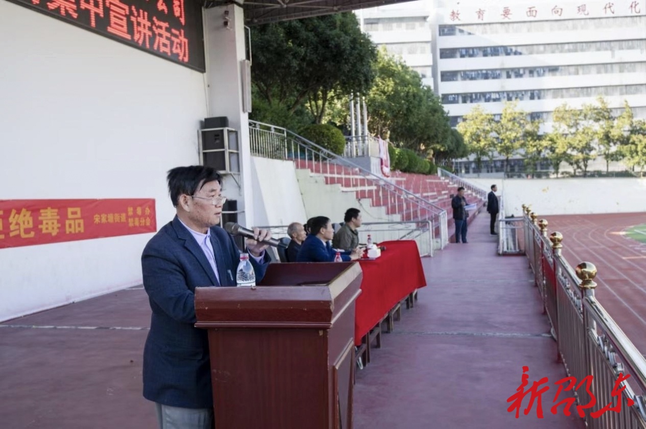 彭钧轩14年奔走在禁毒宣讲一线：退休不下战场，只为无毒家园