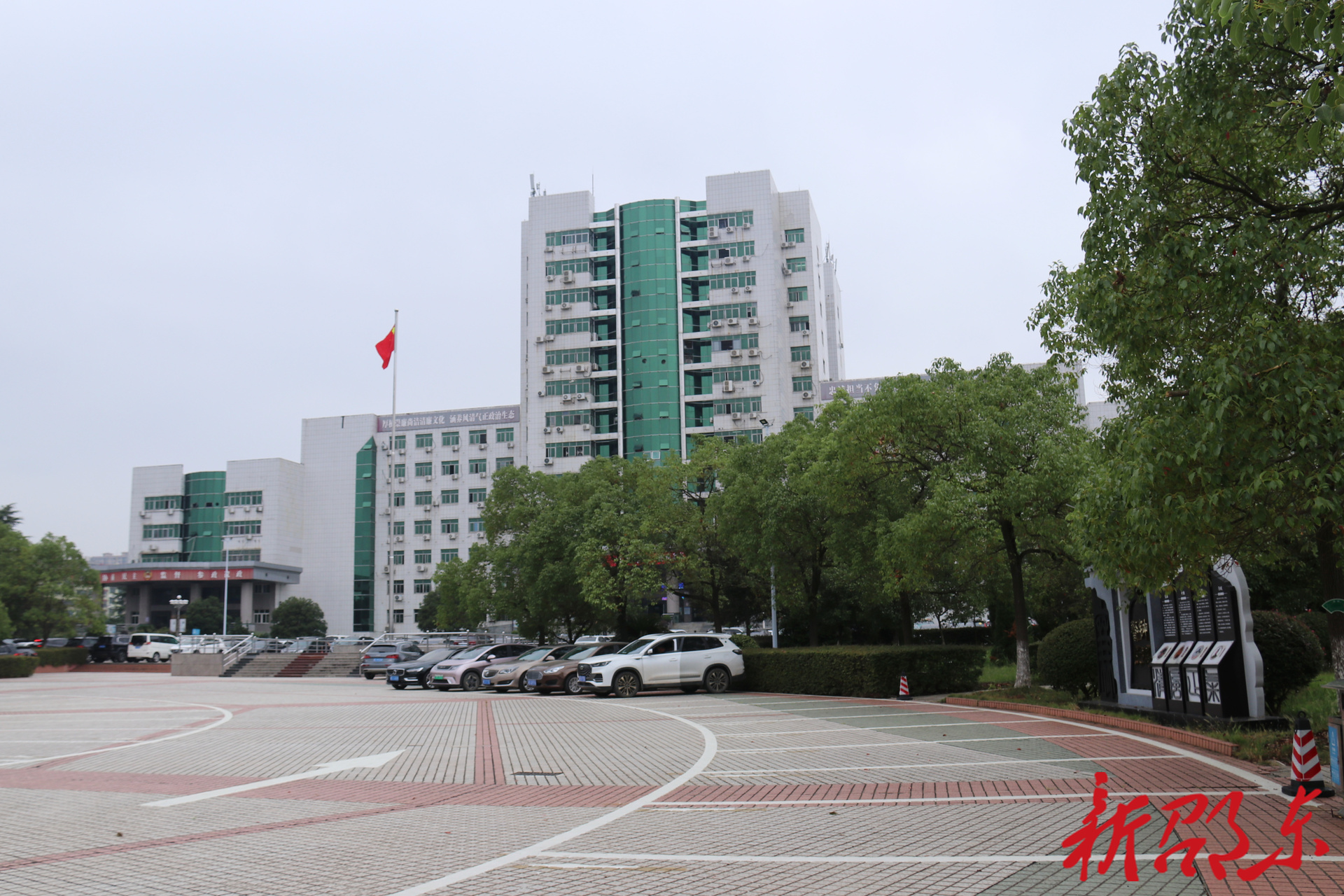 代表建议“落地有声”  邵东市政府大院停车难问题得破解