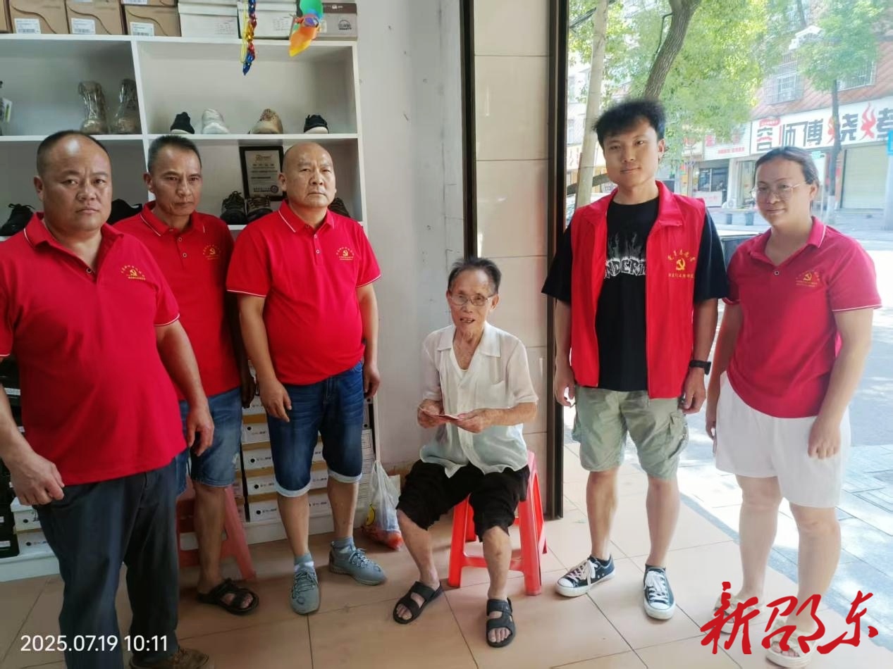 邵东市大禾塘街道骑龙坳村：党建引领护民生 爱心捐赠献温情