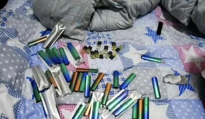 邵东公安提醒：这绝非“时尚单品”，纯属“青春毒药”！