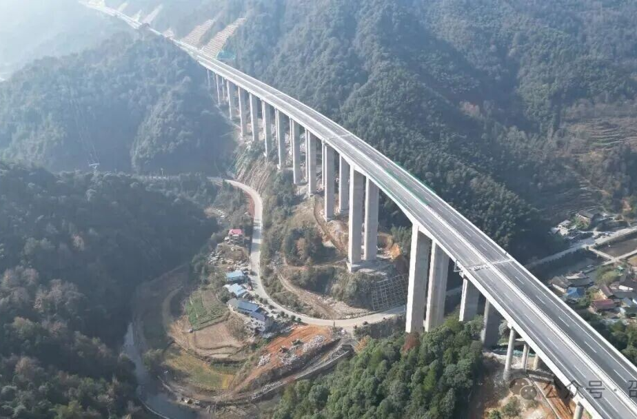 城龙高速通车，通的何止是路？
