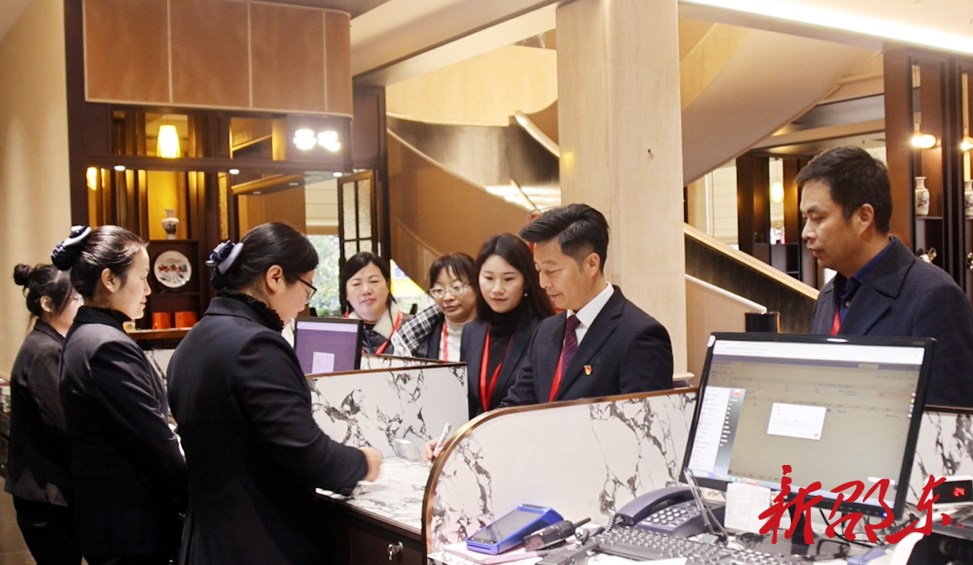 携民声赴盛会 践使命献良策 人大代表向大会报到