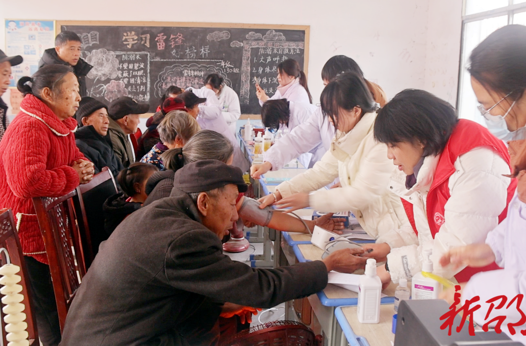 邵阳市人大代表邵东代表团第一代表小组开展“乡村振兴 健康同行”专题调研暨义诊活动