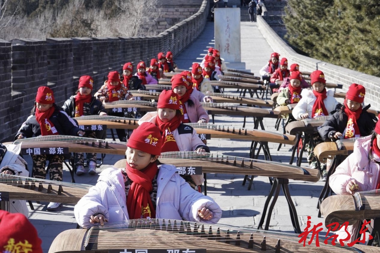 跨越1700公里！邵东少年登长城奏响古筝，行走的课堂点亮文化自信