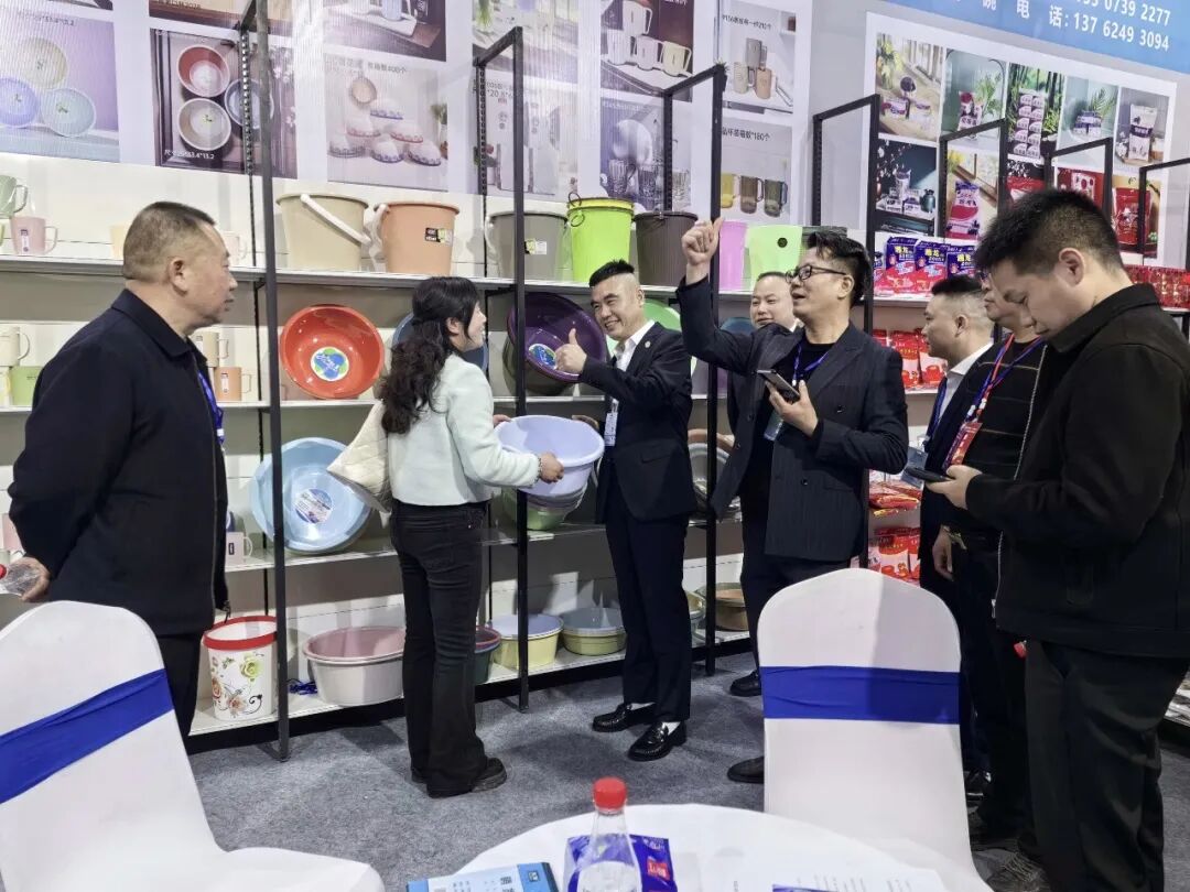 人头攒动订单旺！第二届邵东百货博览会吸引多省采购商组团对接