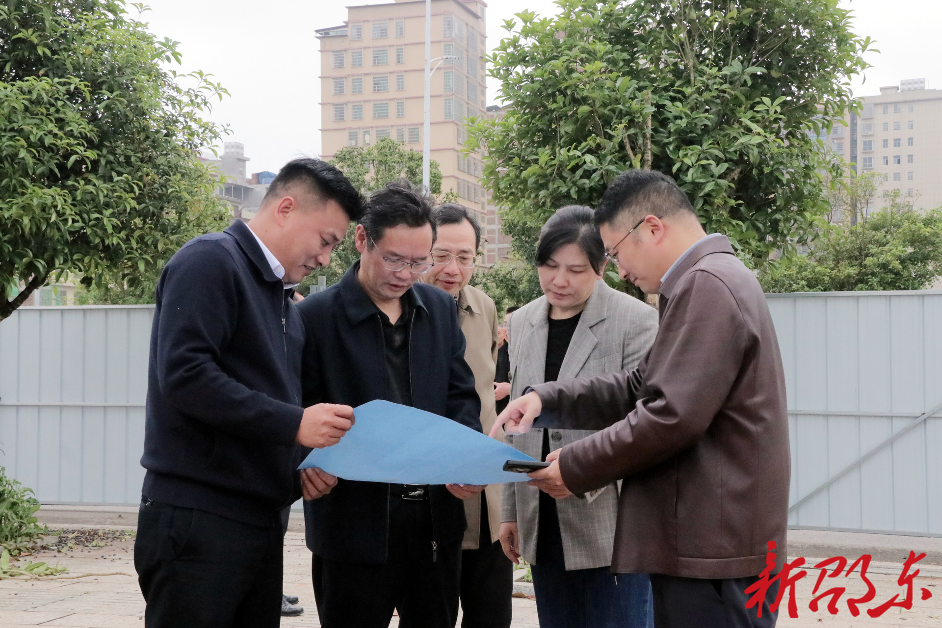 黄负平调研重点项目建设情况