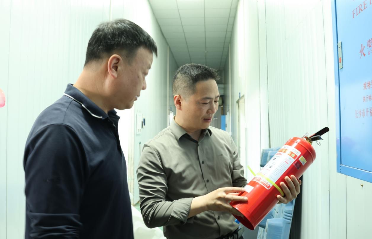 叶呈志：用脚步丈量产业，以实干温暖民心