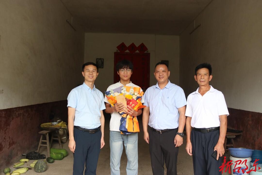 文明乡风育新人 邵东高二学生周有智勇救落水母女