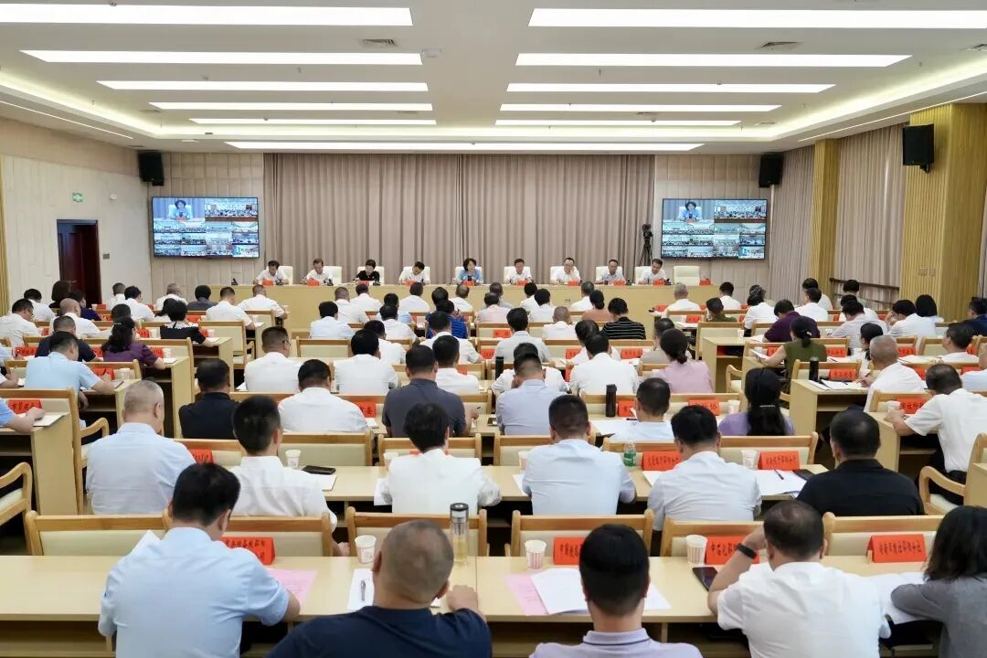 聚力“三个大抓”攻坚突围 以实干实绩开辟发展新局面