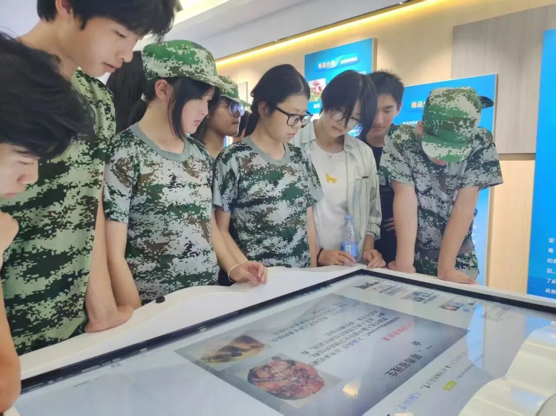 沉浸式课堂！邵东200余名高一新生走进禁毒教育基地