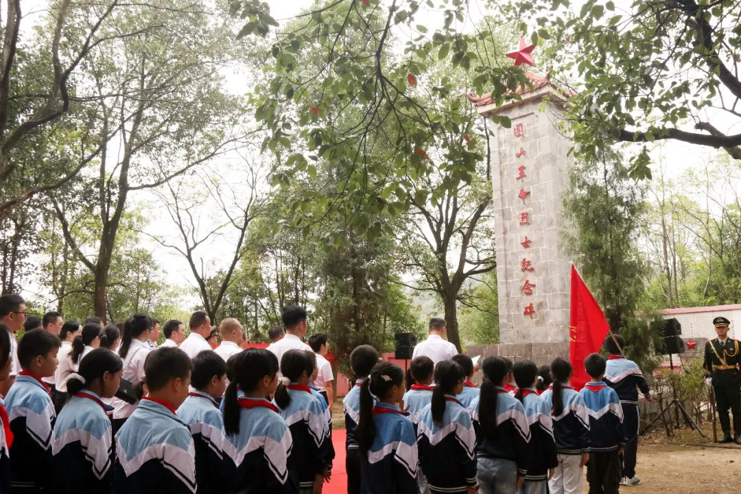 缅怀先烈 致敬英雄！邵东举行烈士纪念日敬献花篮仪式