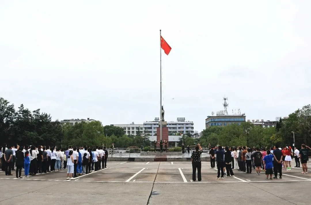 祝福祖国！邵东市举行升国旗仪式