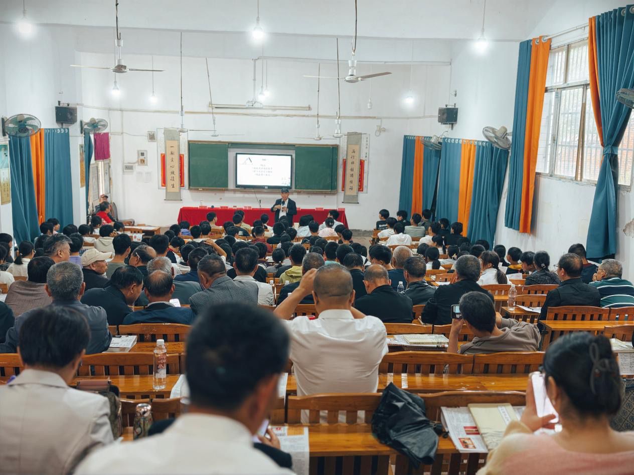 邵东市“楹联文化进校园”活动走进简家陇中学