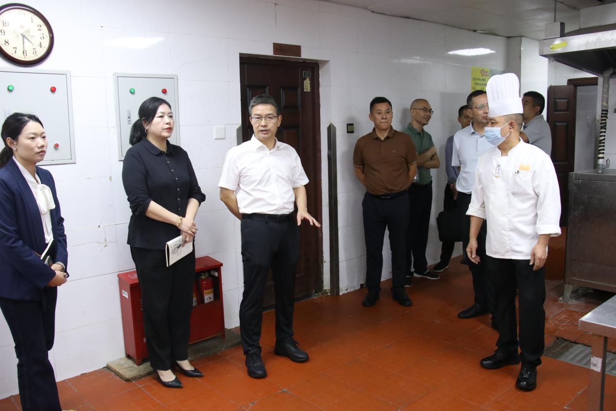 刘松荣检查邵东市第三届人民代表大会第一次会议筹备工作