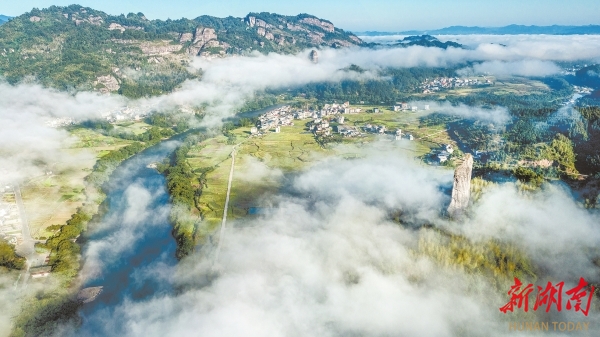 图片新闻：新宁县崀山风景名胜区夫夷江景区出现云海景观 | 湖南日报头版消息